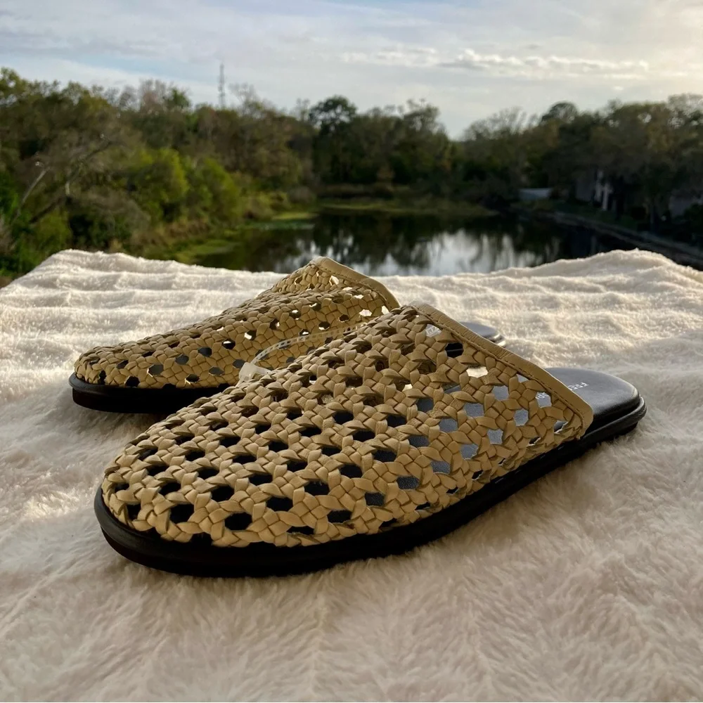 Free People Freya Flats/mule/Sandals/Leather/ Size: 8 NWT